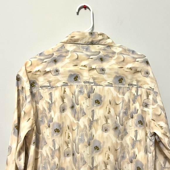 DAZY paint-like cream lavender button-down silky blouse - Picture 13 of 15